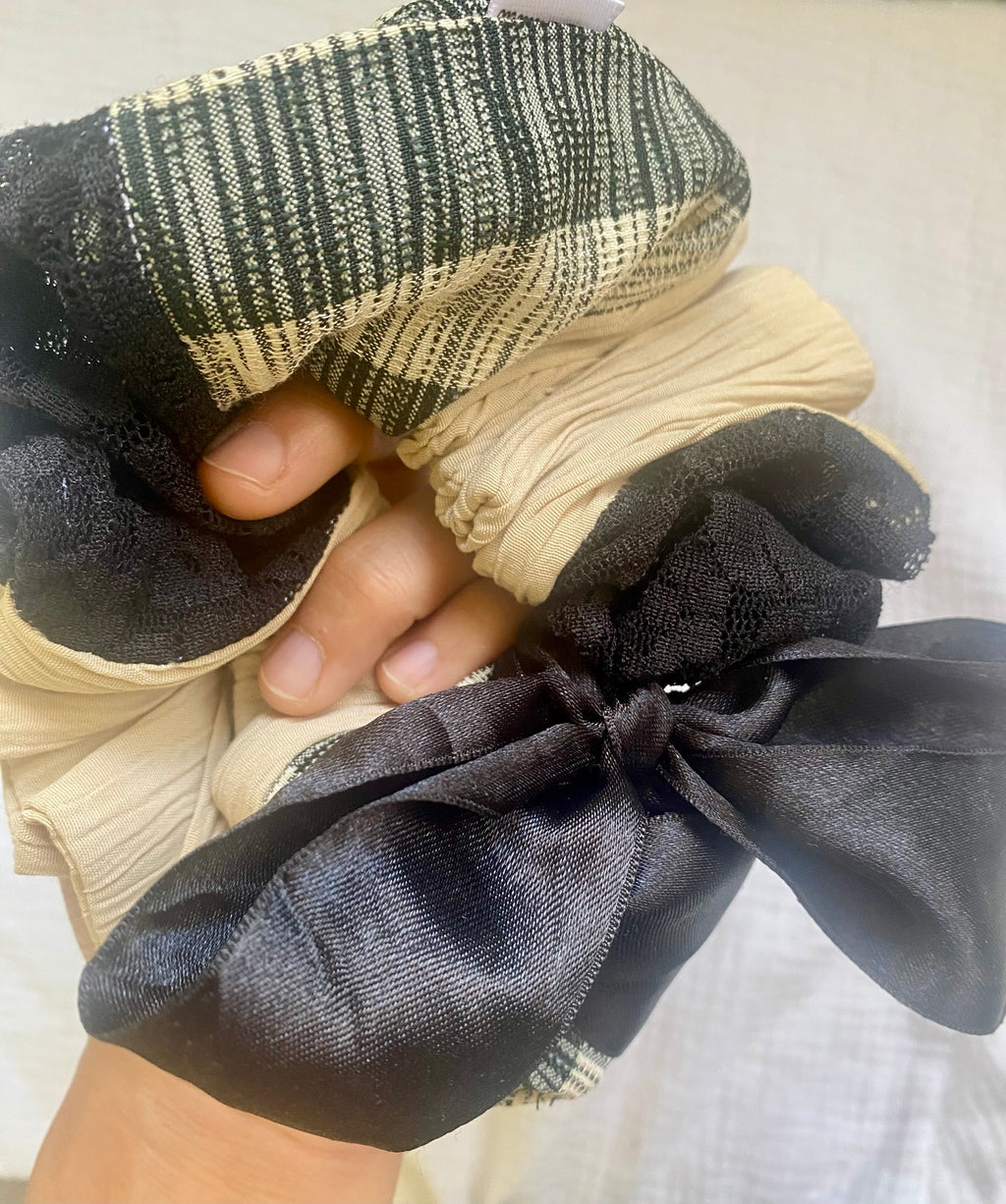 Scrunchie Patchwork Listón Beige c/ negro