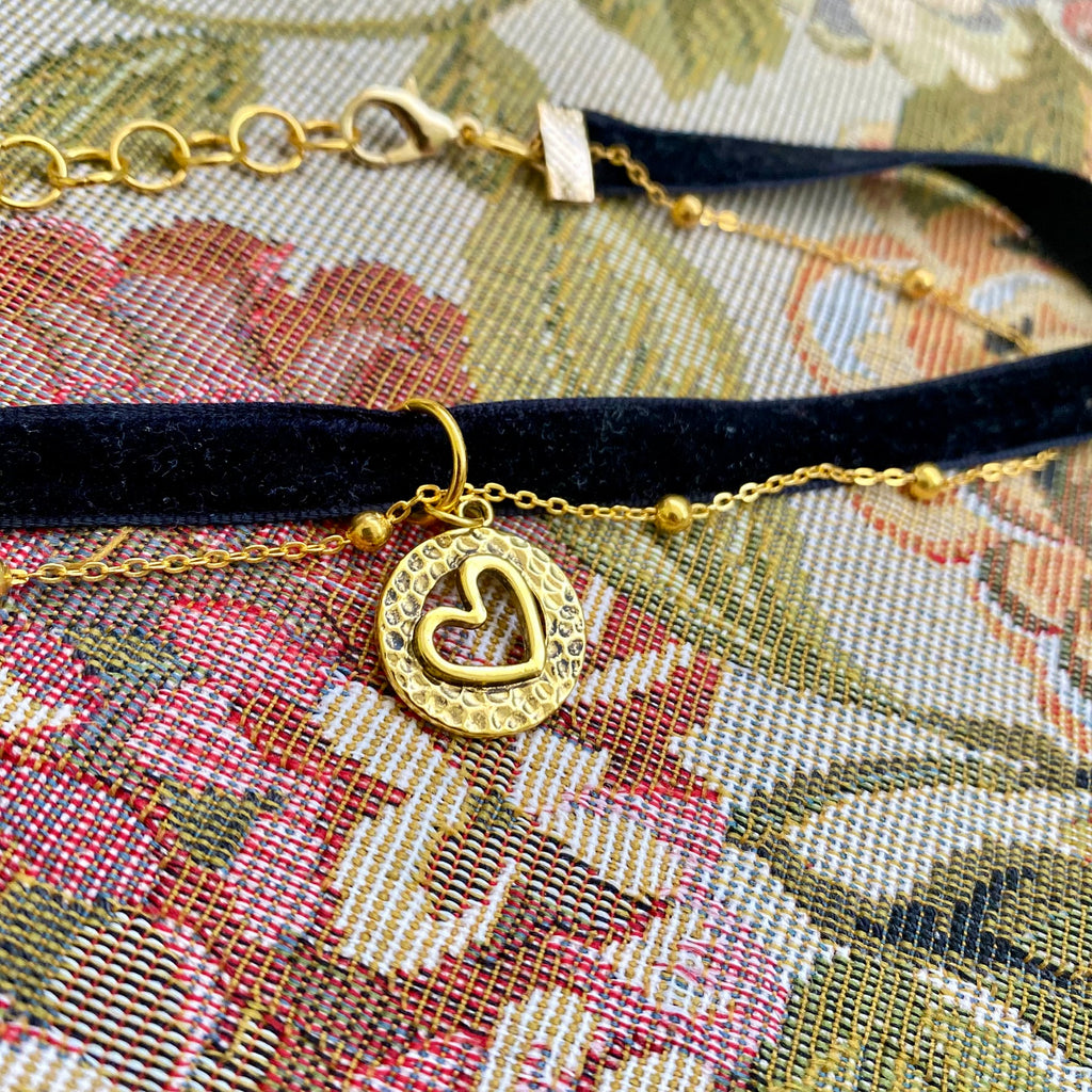 Collar Terciopelo Corazón Negro c/ Dorado
