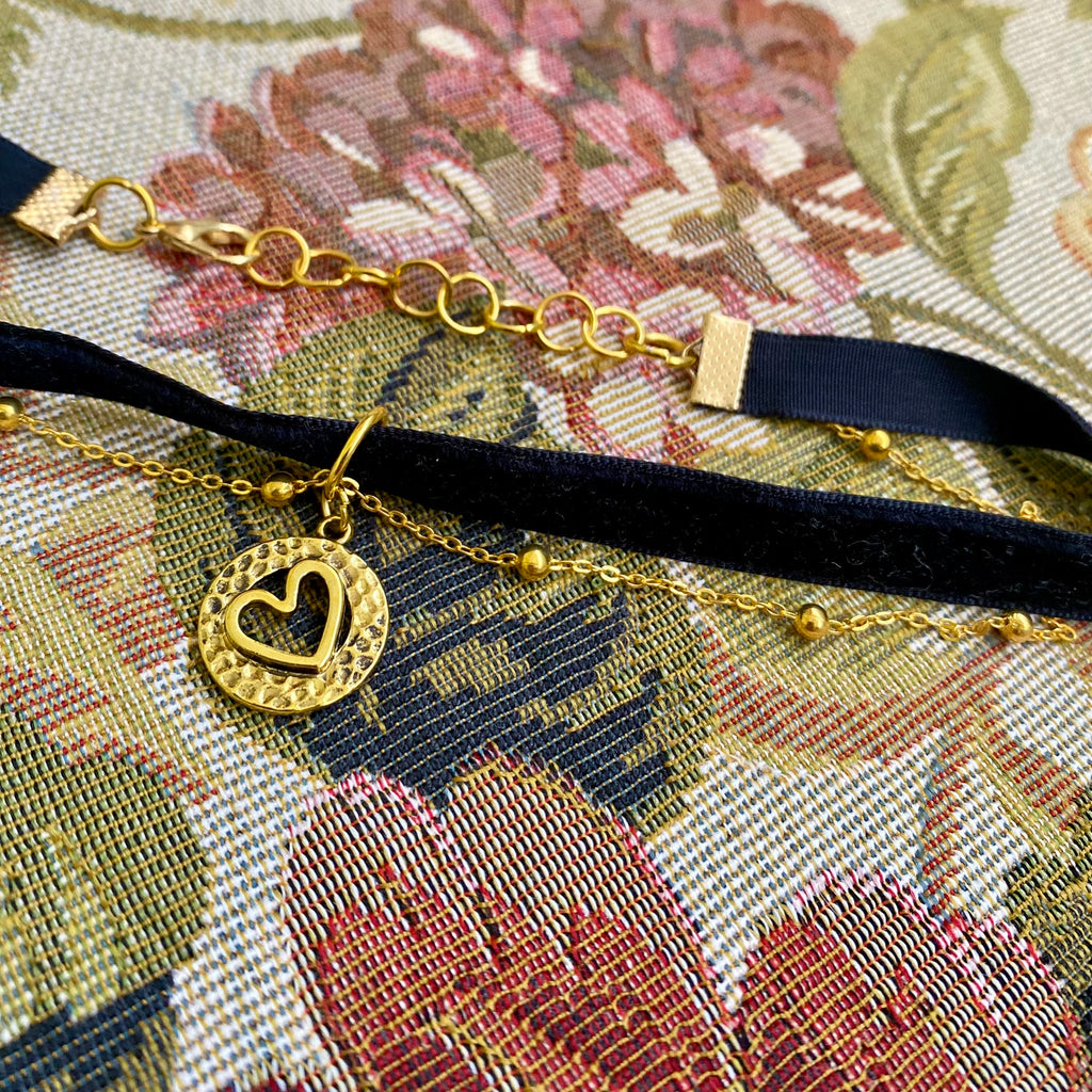 Collar Terciopelo Corazón Negro c/ Dorado
