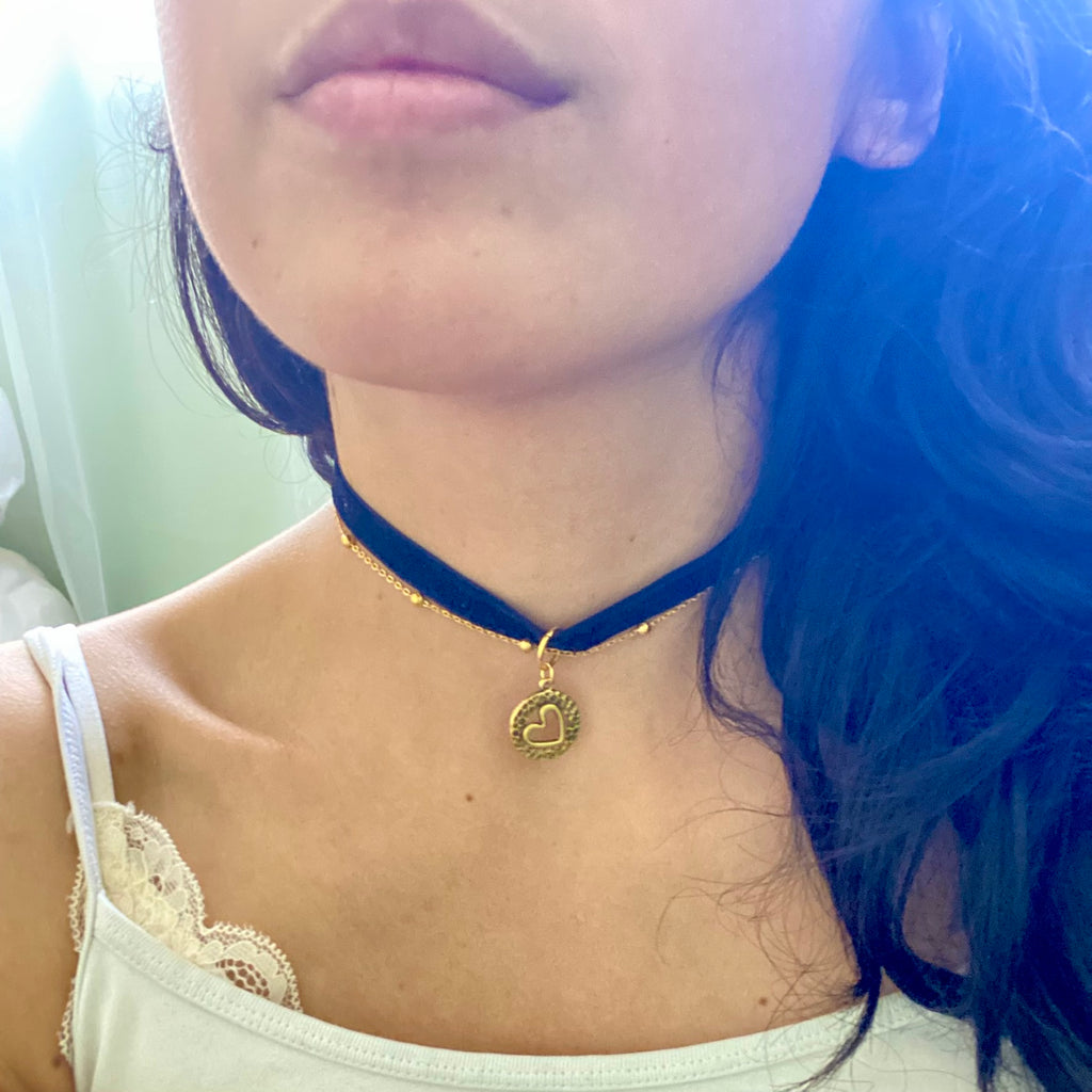 Collar Terciopelo Corazón Negro c/ Dorado