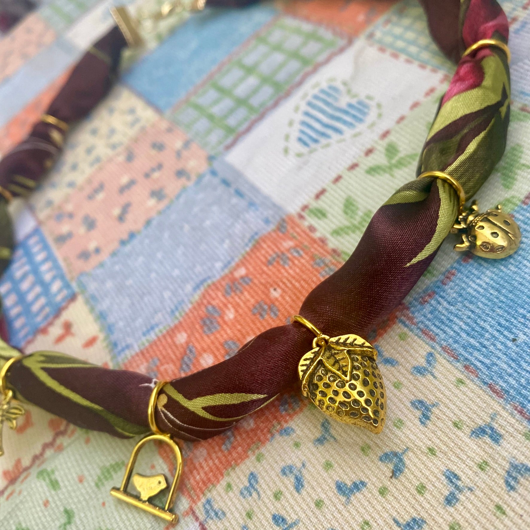 Collar Café Satinado