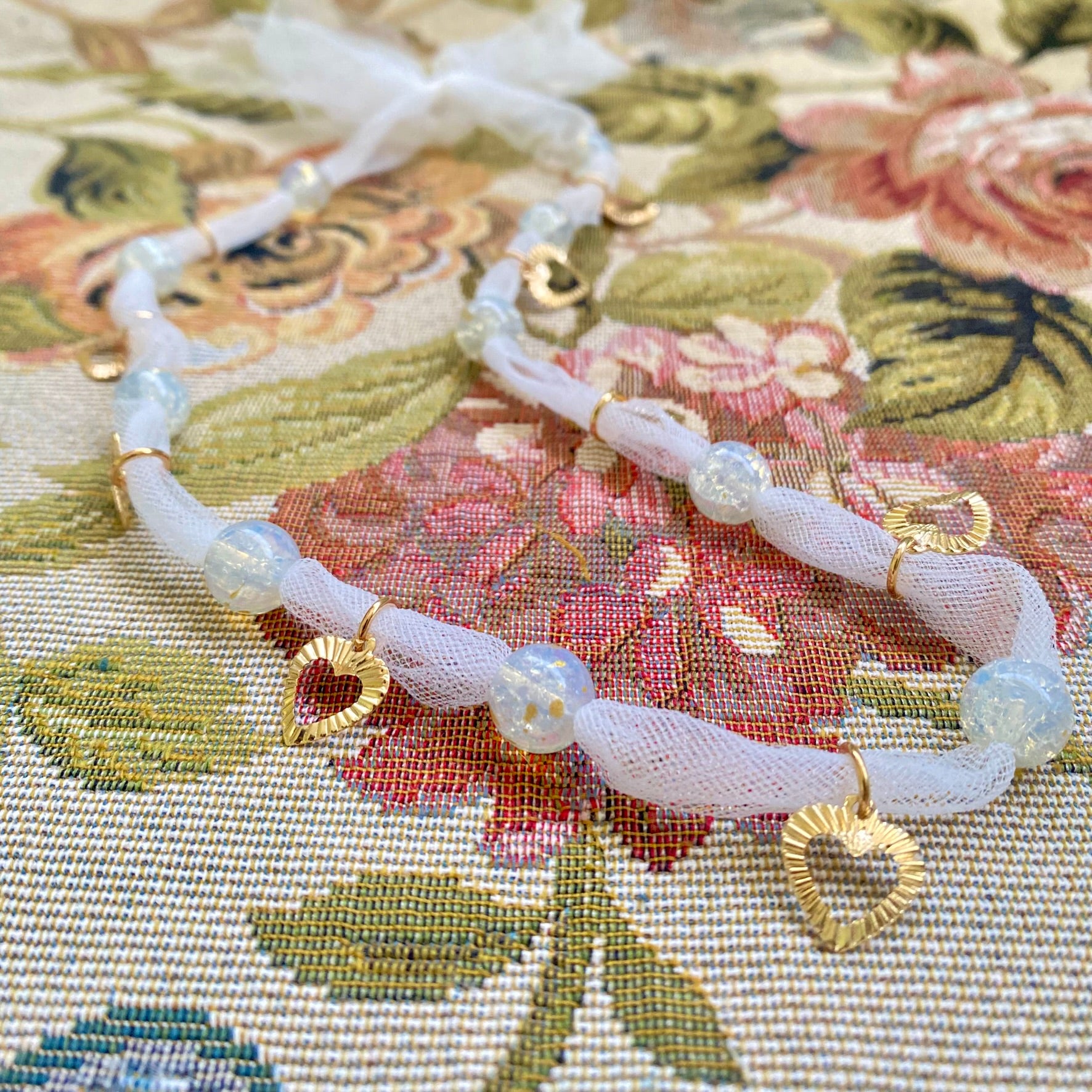 Collar Transparencia Corazones Blanco c/ Dorado