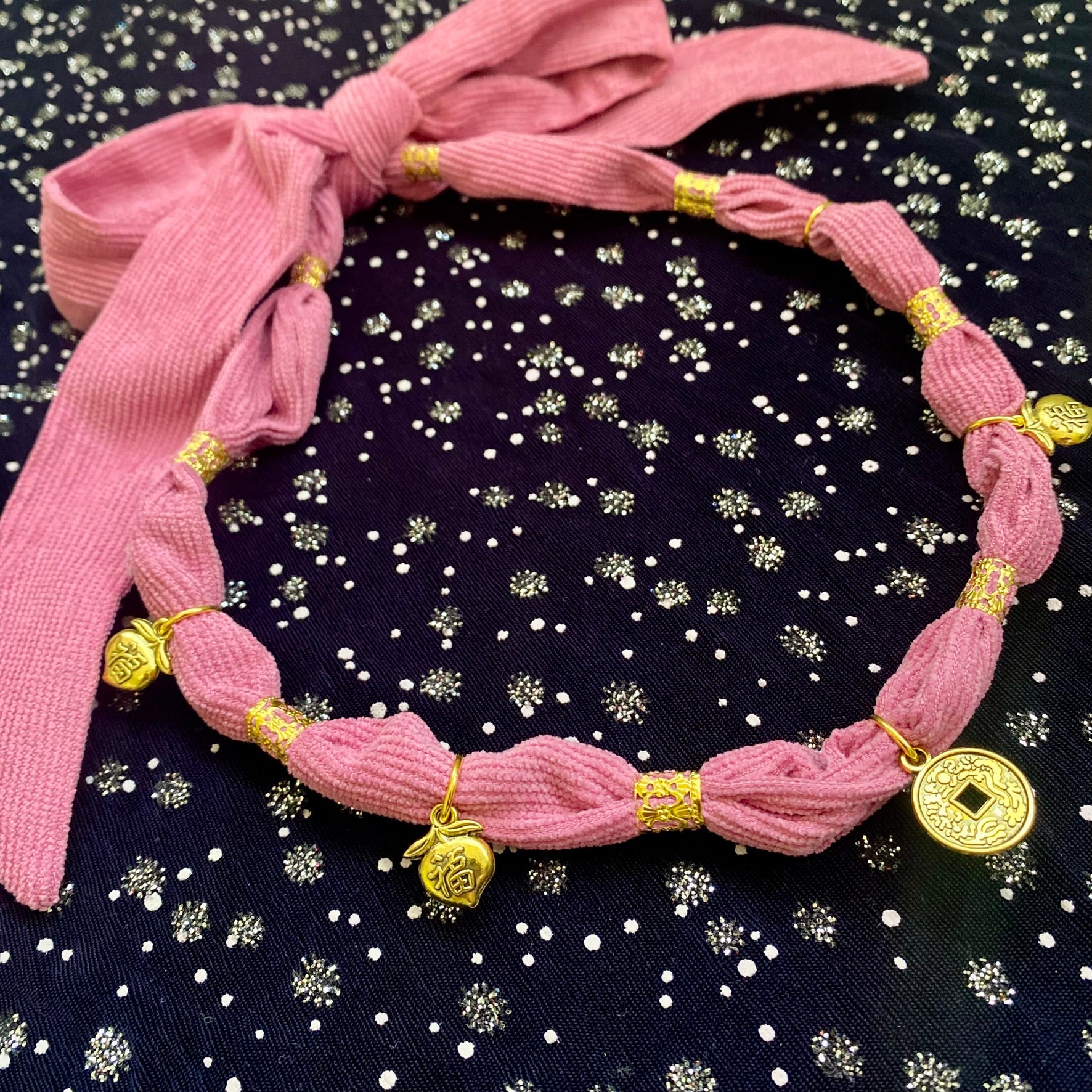 Collar Asiático Rosado c/ Dorado Listón