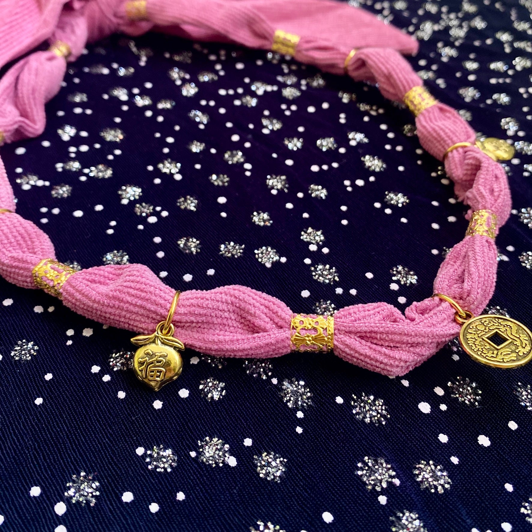 Collar Asiático Rosado c/ Dorado Listón