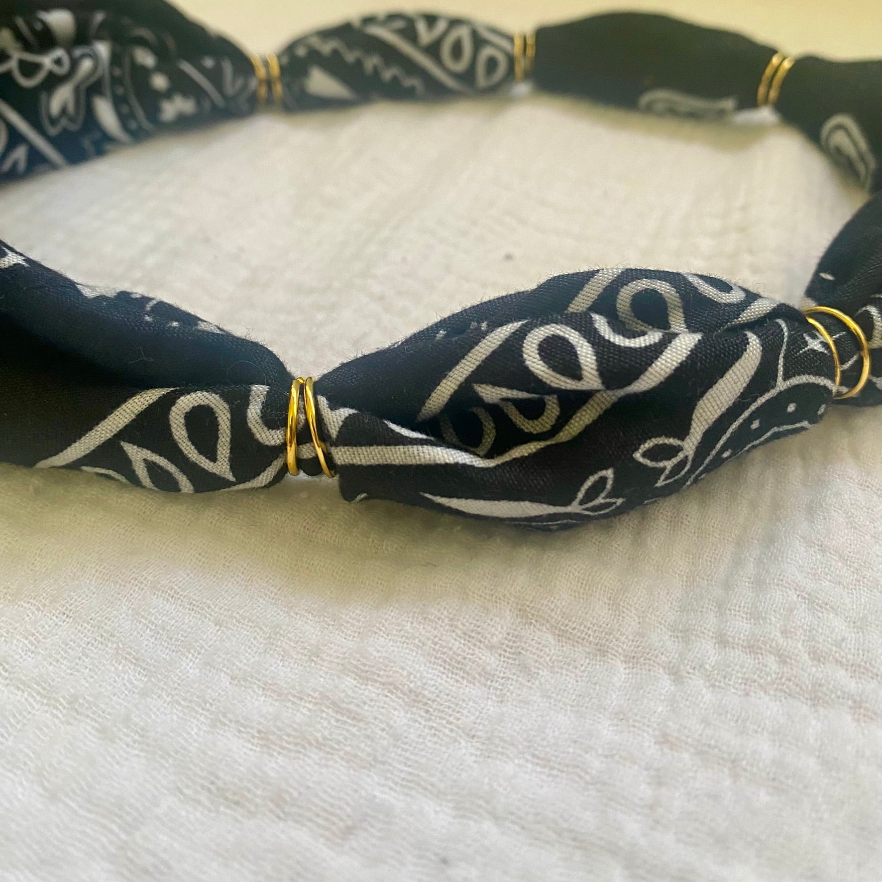 Collar Grueso Negro c/ Dorado