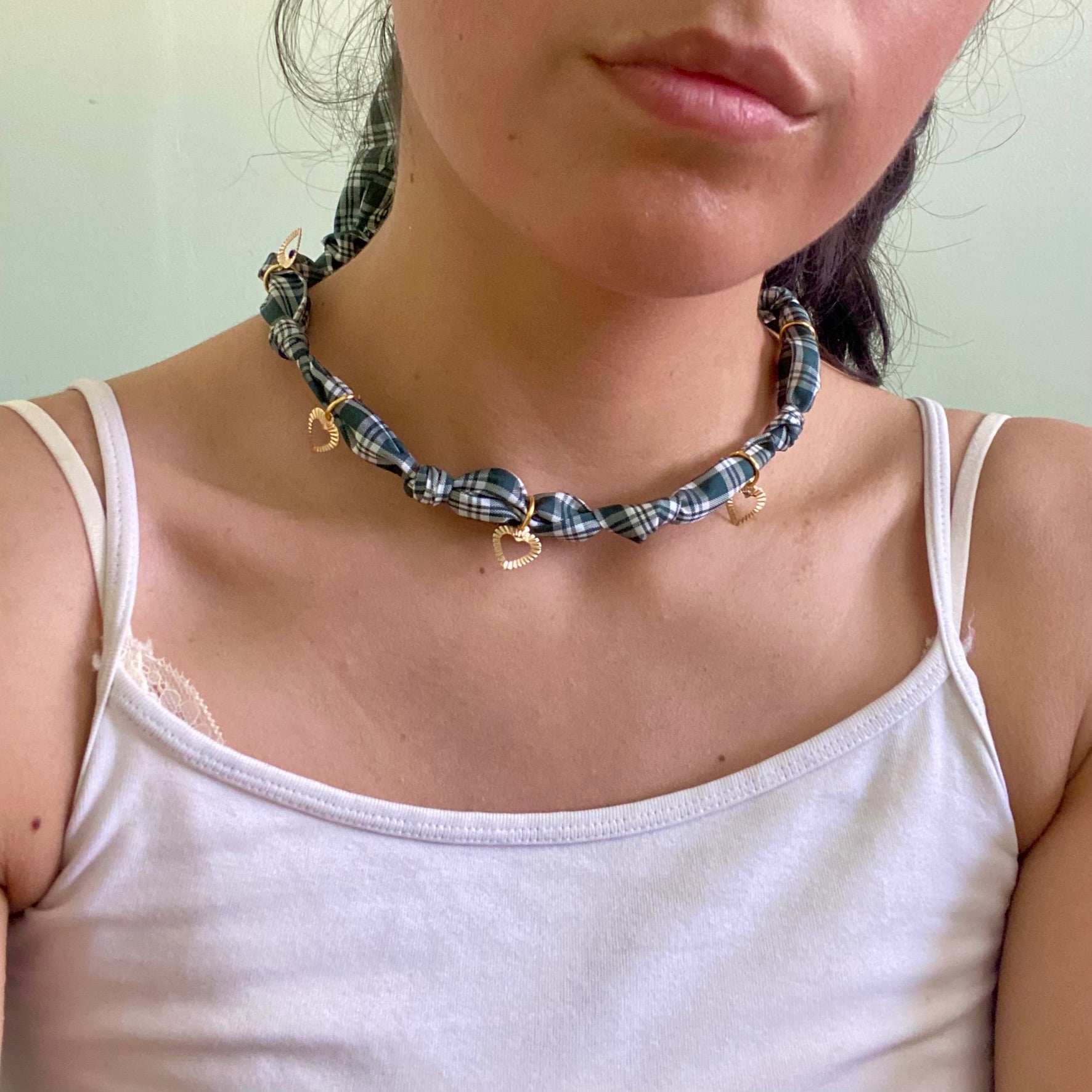 Collar Verde Cuadrillé Corazones