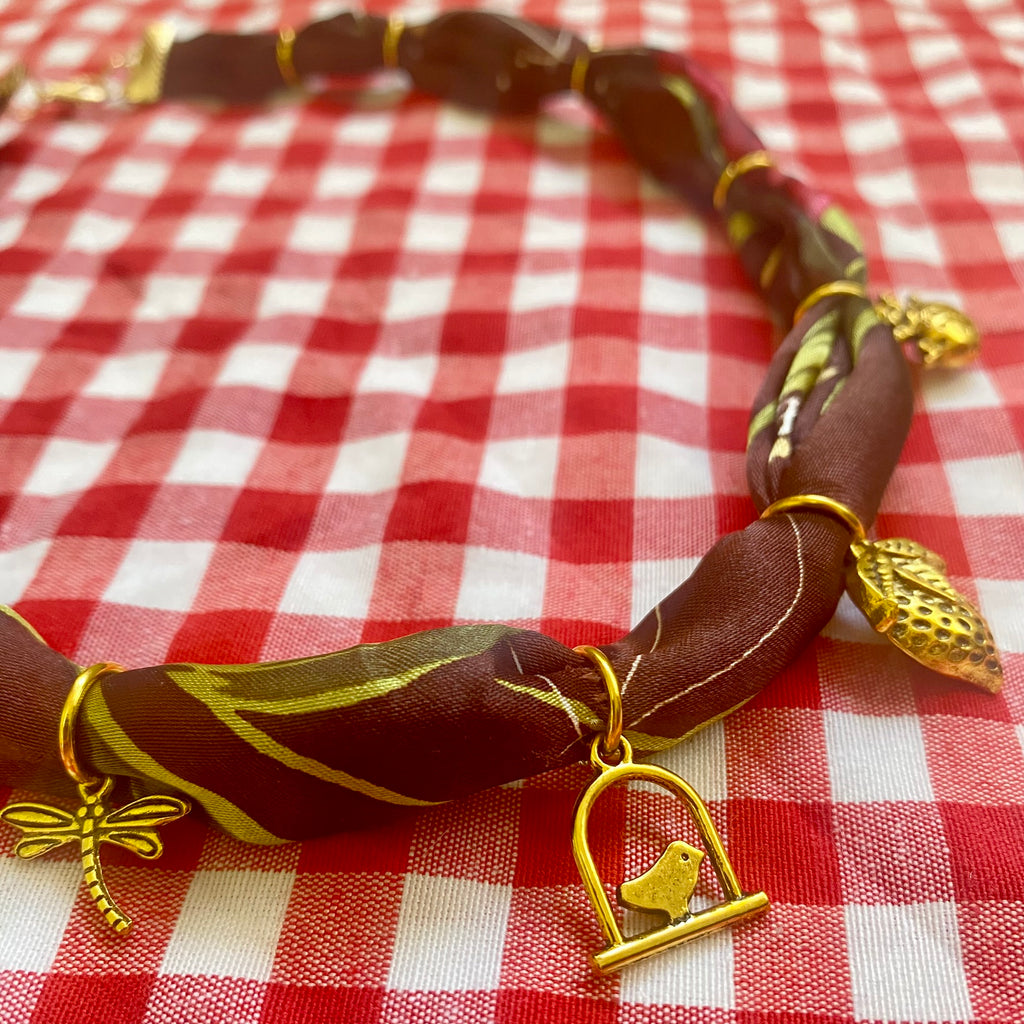 Collar Café Satinado