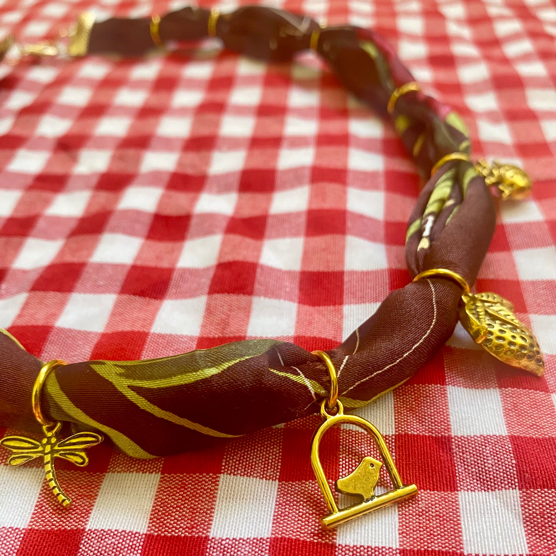 Collar Café Satinado