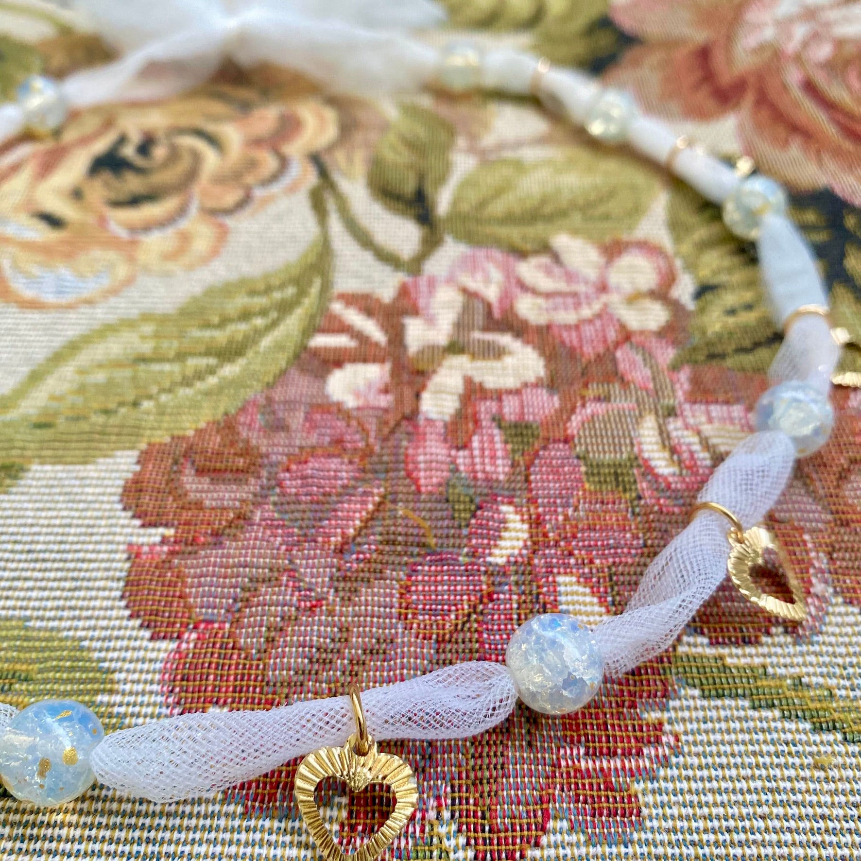 Collar Transparencia Corazones Blanco c/ Dorado