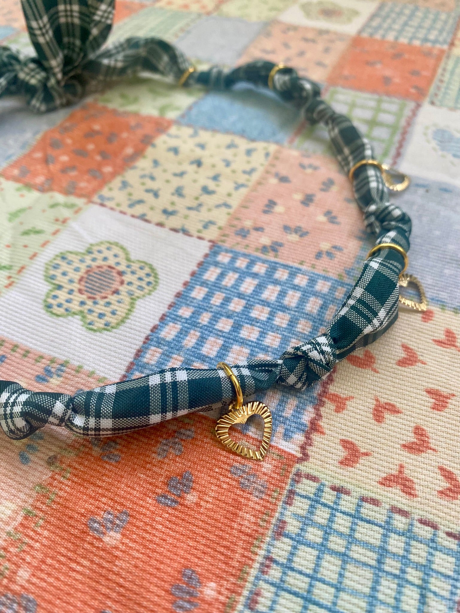 Collar Verde Cuadrillé Corazones